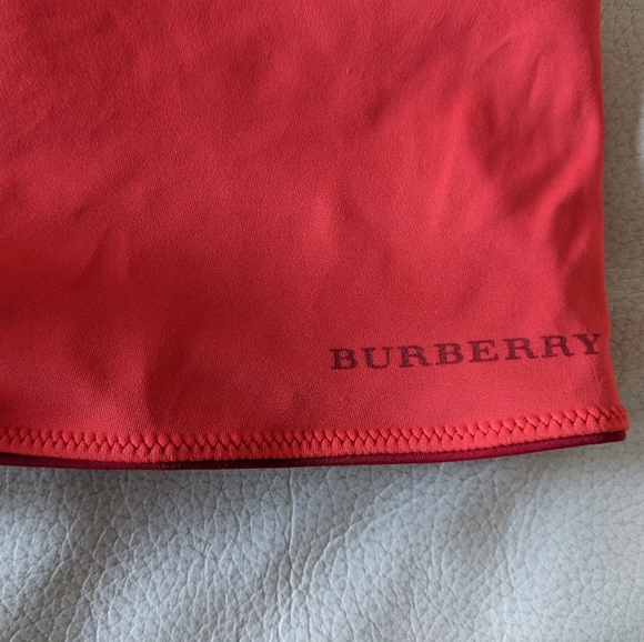 ✨ BURBERRY ✨ REVERSIBLE SHORTS - Picture 3 of 6